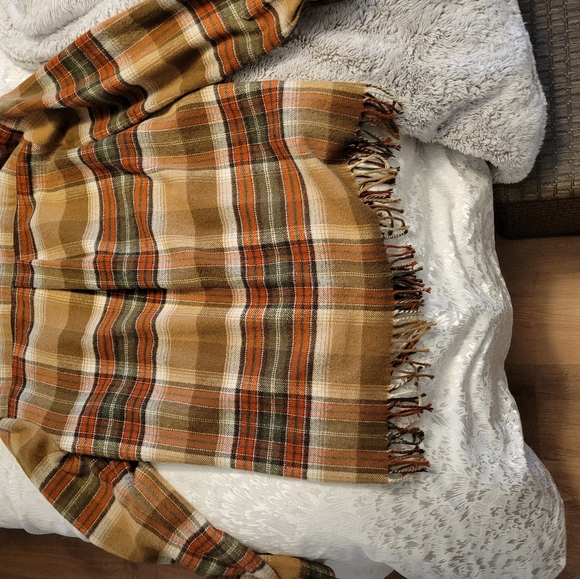 Easy Spirit Plaid Fringe Flannel - Picture 2 of 4